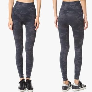 NWT Spanx Seamless Leggings for Women Tummy Control Black Camo Sz XS